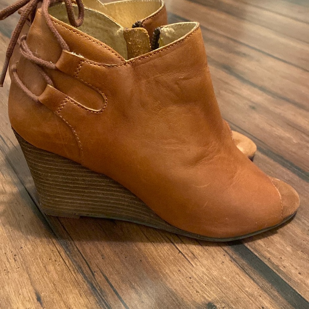 Women's Diba True West “Its Go Time” Wedge Peeptoe Bootie Leather BROWN 9.5